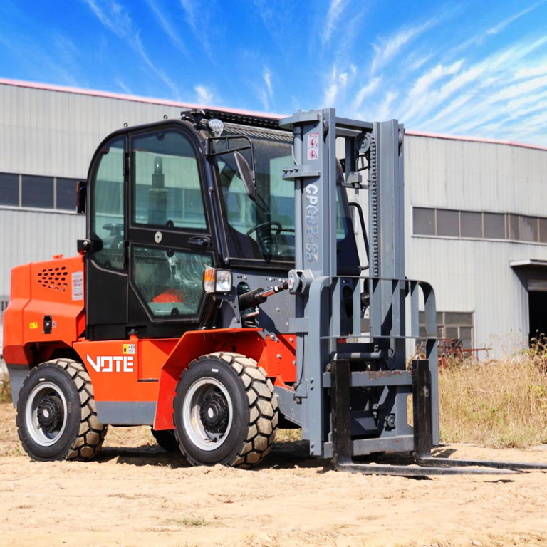 China Manufacturer New Forklift 4WD Diesel Forklift Trucks Reliable Pump Component ISO CE Certified Farm Offroad Forklift