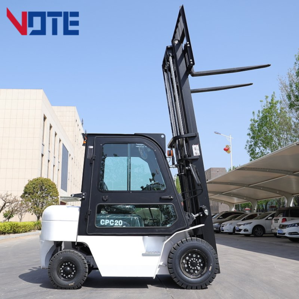 Small 3 Tons Four-Wheel Drive Fuel Oil Forklift for Mud Engineering Cross-Country Forklift Construction Forklift Manufacturers